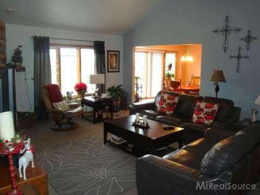 4th image of 36645 N Pointe Dr