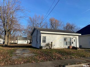 809 E Esther St, Taylorville, IL 62568