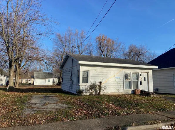 809 E Esther St, Taylorville, IL 62568