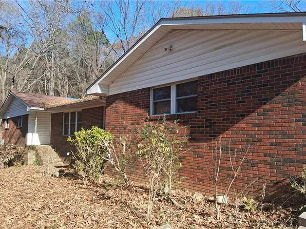 733 Chateau Dr SE, Silver Creek, GA 30173
