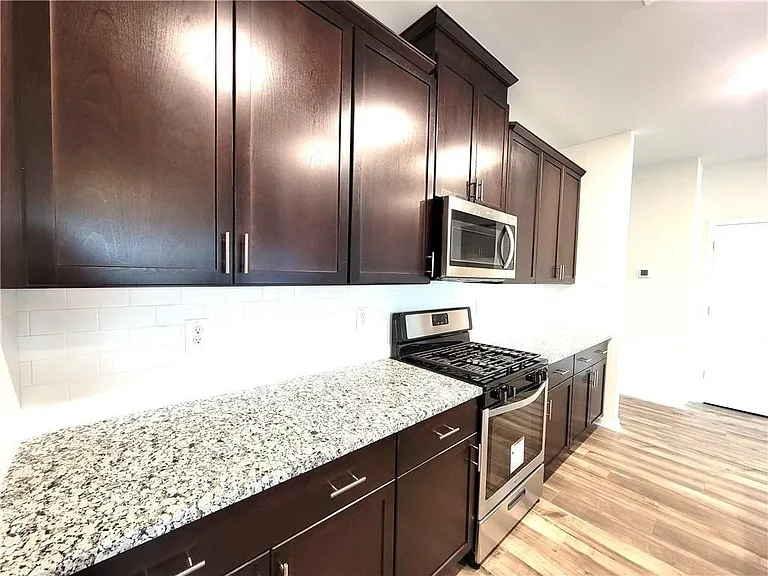614 Easton Way — Photo 9