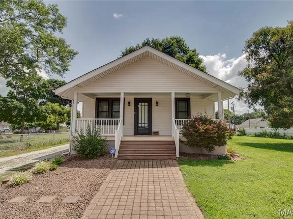 211 12th St, Wood River, IL 62095