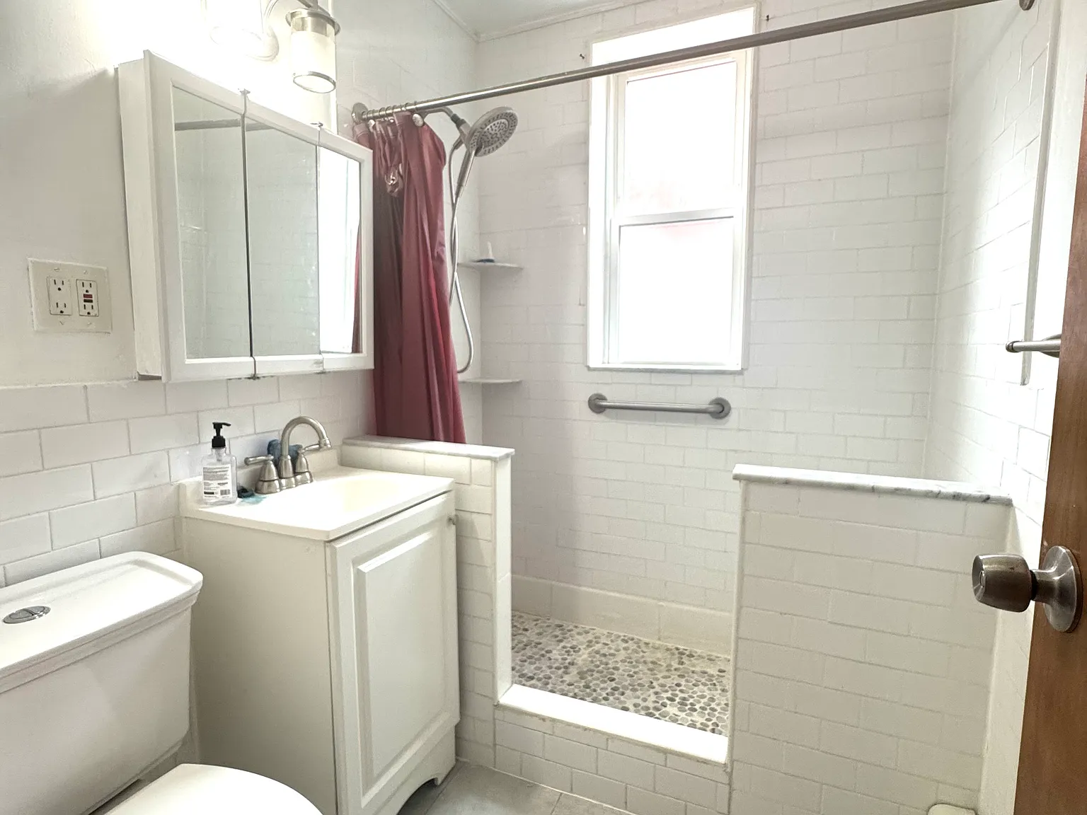4 bed, 2500 sqft, $3,000 — Photo 3