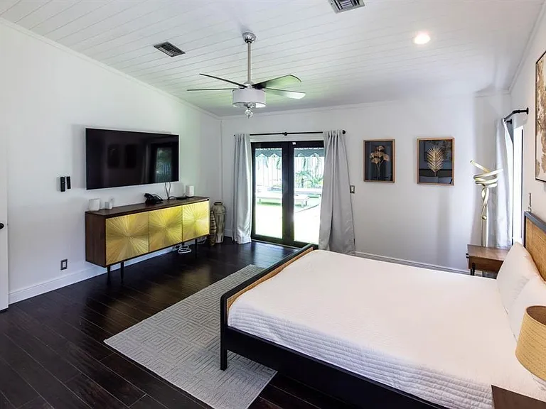 222 N Tradewinds Ave — Photo 35