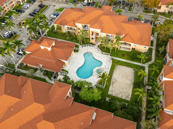 6960 SW 39th #E205, Davie, FL 33314