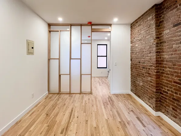 200 Mott St, New York, NY