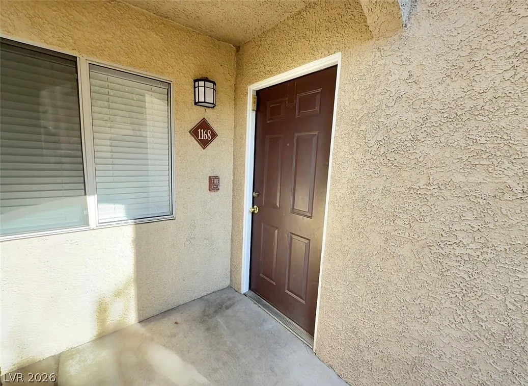 2 bed, 2.0 bath, 934 sqft, $1,375 — Photo 2