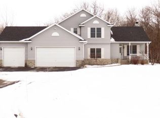 631 Hillary Farm Rd, Hudson, WI 54016