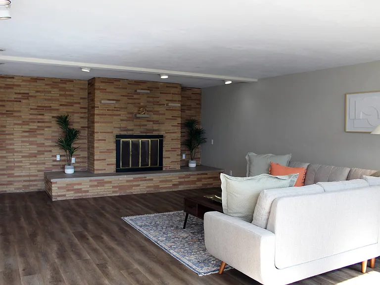 Geneva Apartments — Photo 14