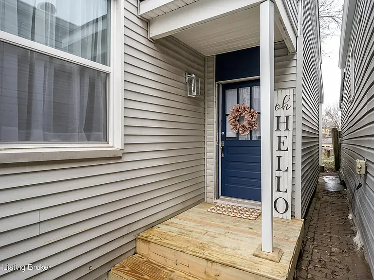 1067 Mary St — Photo 4