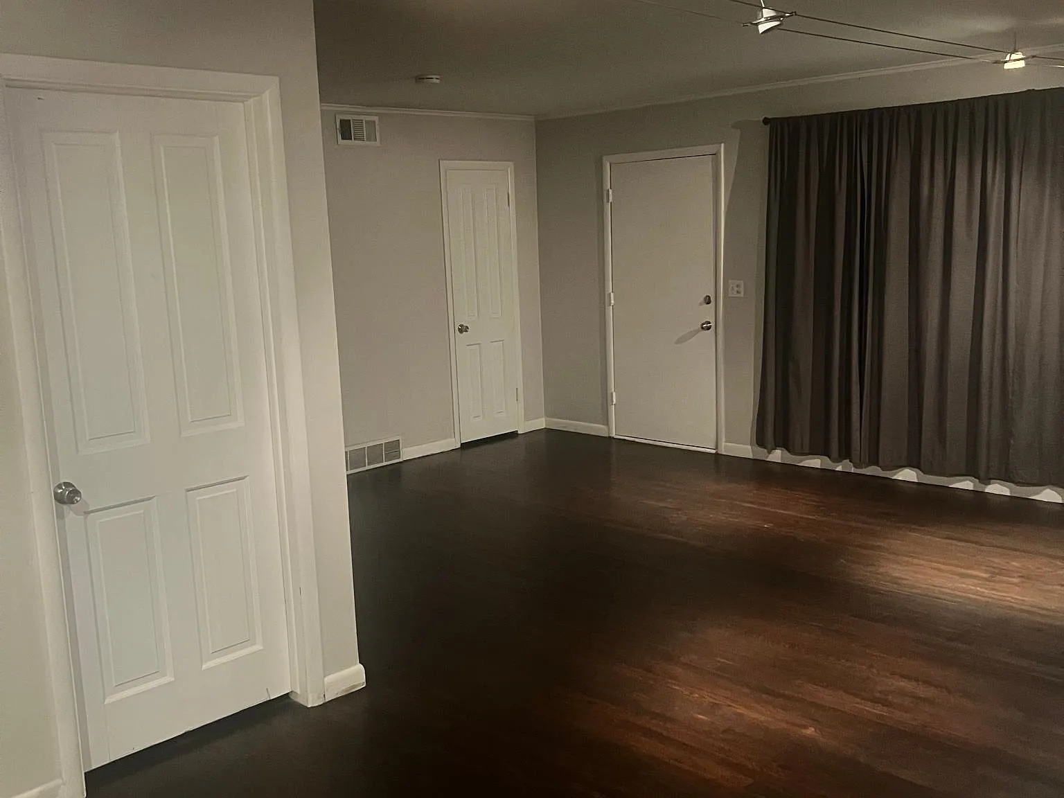 3 bed, 2.5 bath, 1800 sqft, $1,895 — Photo 3