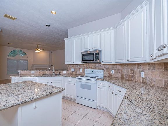 4th image of 1626 Maryvale Dr