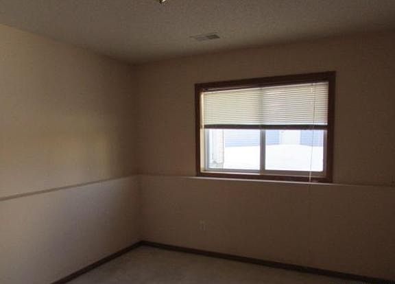 5th image of 4158 Jannings Ave NE