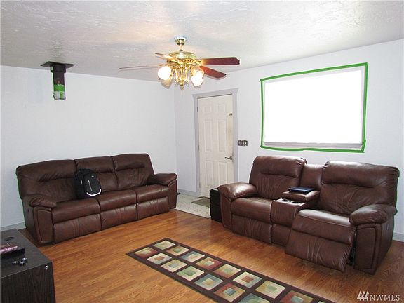 3rd image of 130 Skyline Dr