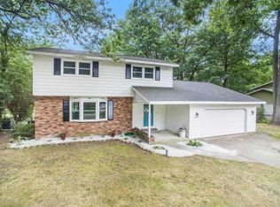 745 W Fennwood Cir, Muskegon, MI 49445