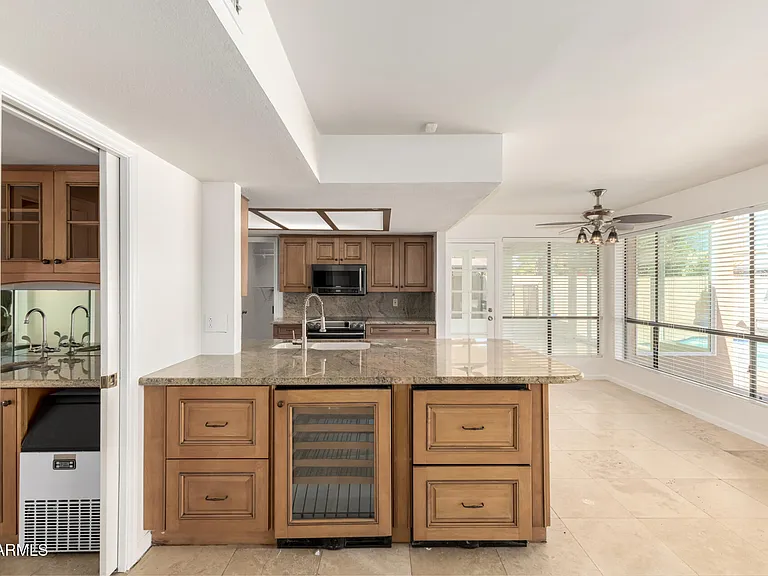 6517 S Hazelton Ln — Photo 8