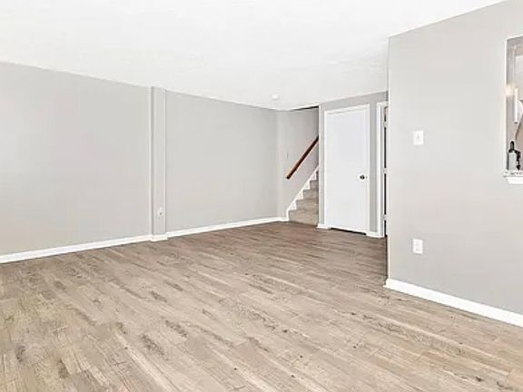 3rd image of 446 Palmspring Dr Room C