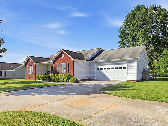 3rd image of 2455 Fay Jones Rd