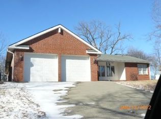 2221 Lovers Ln, Saint Joseph, MO 64505