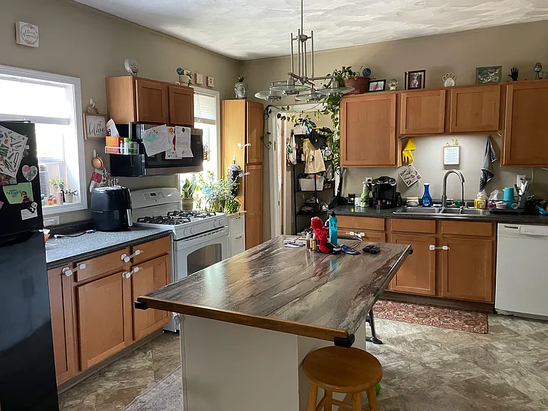 809 Livingston Ave NE #A — Photo 1