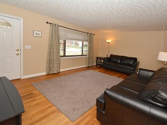 3rd image of 6223 Autumnleaf Ln