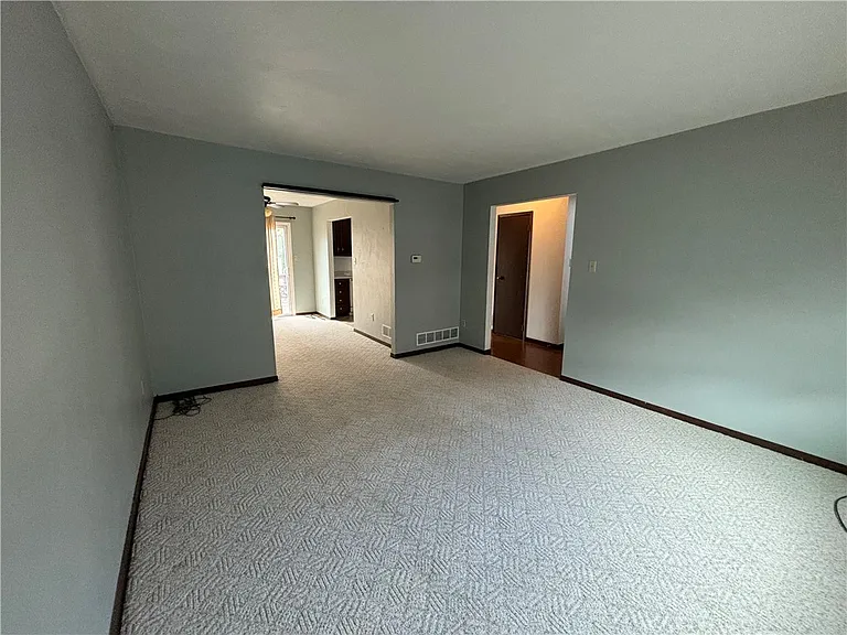 3204 Camberly Dr — Photo 15