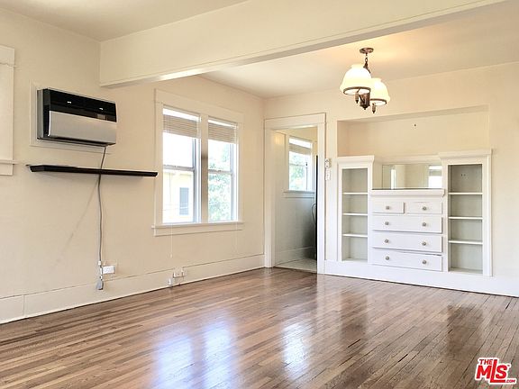 3rd image of 1935 Hillhurst Ave