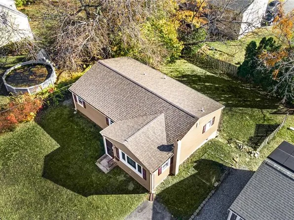 31 Nickerson St, Cranston, RI 02910