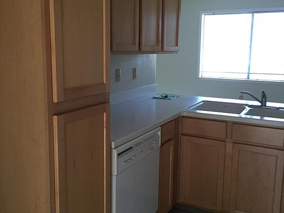 2nd image of 2324 Stratford Dr