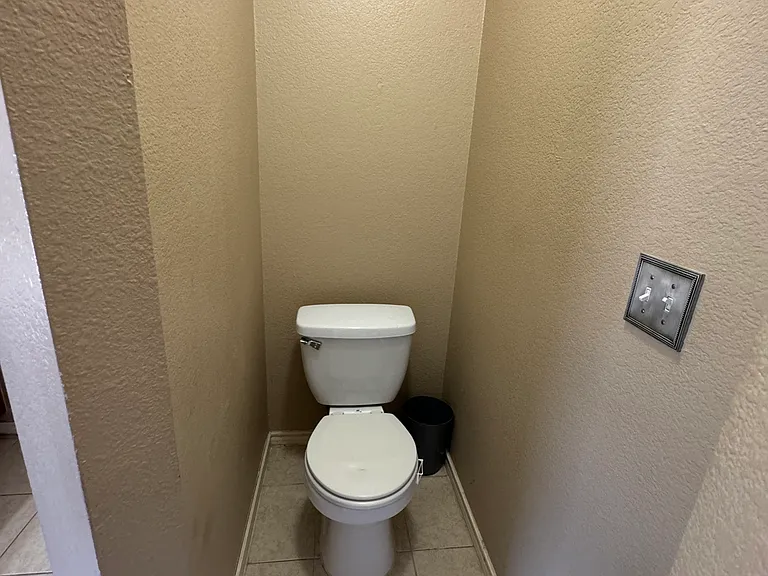 2421 Hampton Dr — Photo 7