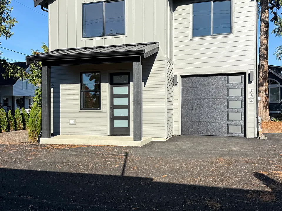 204 Lynn St #204