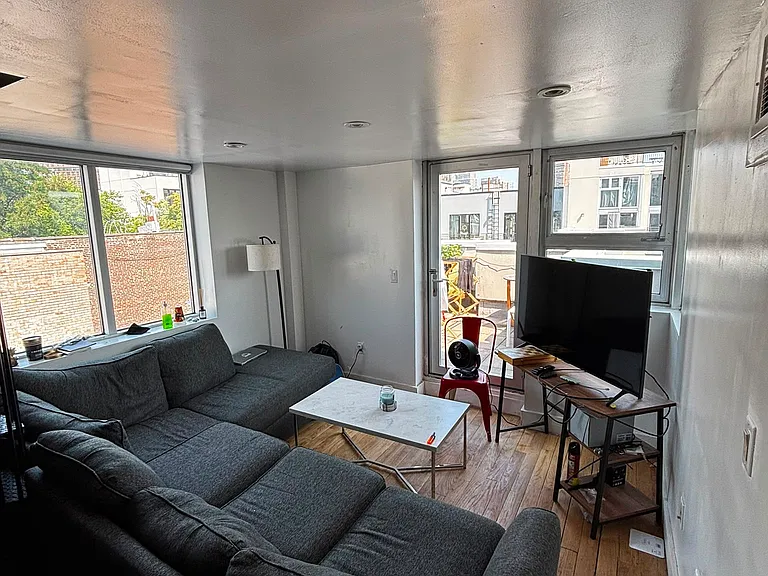 141 Dupont St #4B — Photo 2
