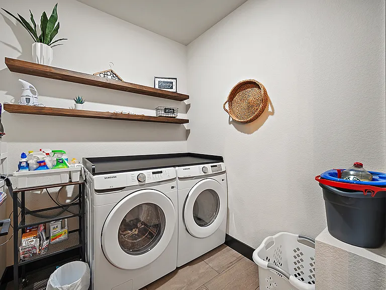 +2nd floor
+Laundry