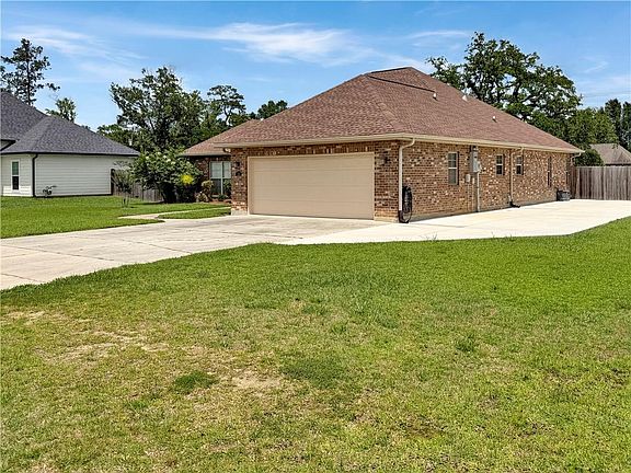 3rd image of 39 Magnolia Ct