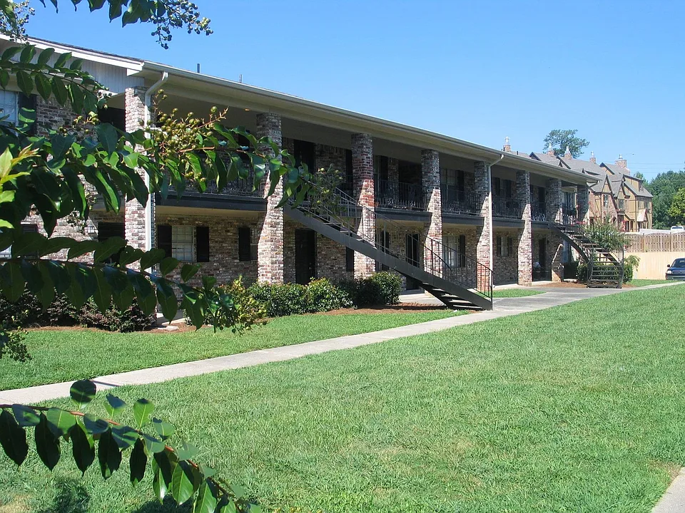 The Crescent at Lakeshore