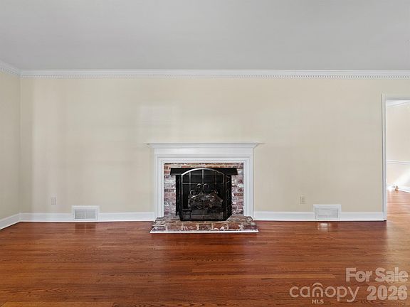 4th image of 2111 Sagamore Rd