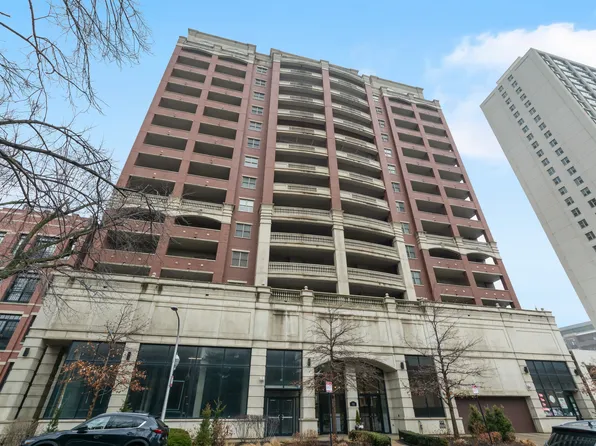 828 W Grace St APT 703, Chicago, IL 60613