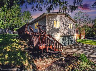 2331 Lakeside Dr, Highland, MI 48356