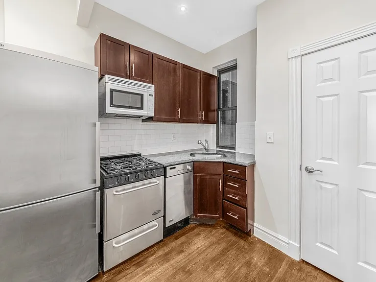 443 E 78th St #3D — Photo 3