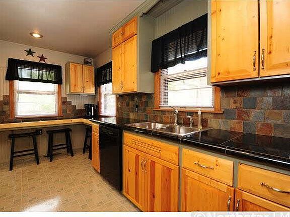 3rd image of 6827 Columbus Avenue