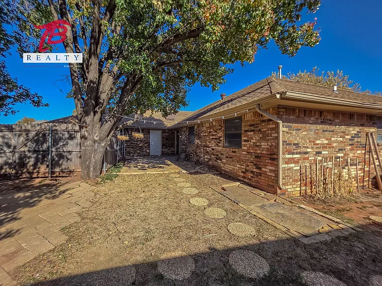 6811 Lyrewood Ln — Photo 20