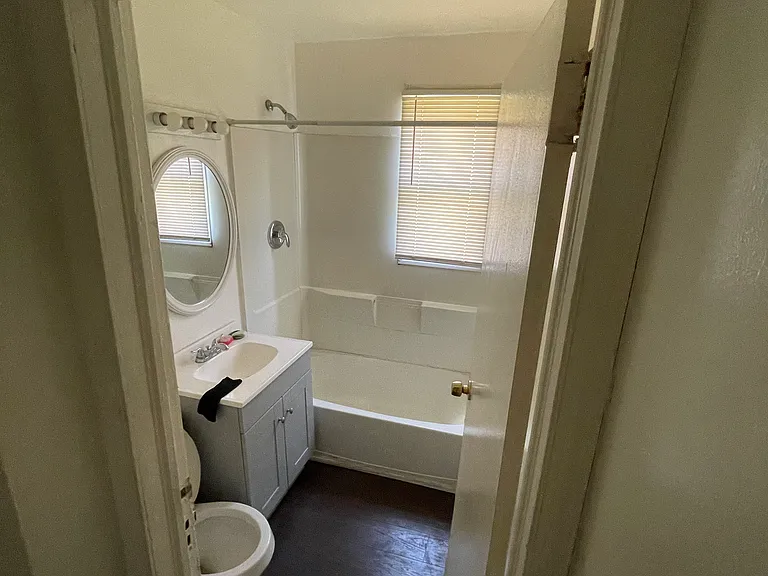 1147 Holland St #B — Photo 3
