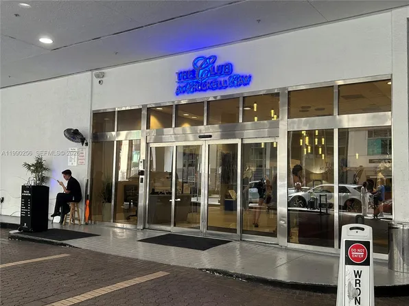 1200 Brickell Bay Dr, Miami, FL