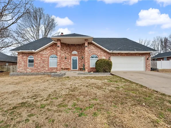 910 Raintree Ct, Siloam Springs, AR 72761