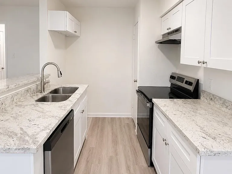 5011 Brisbane Dr — Photo 6