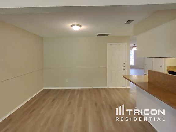 4th image of 705 Barkridge Trl