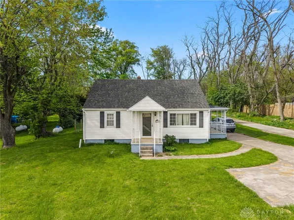 1012 W Sparrow Rd, Springfield, OH 45502