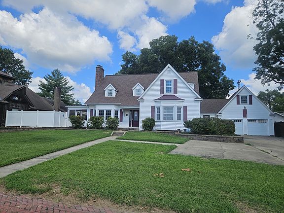 4th image of 302 W Main St