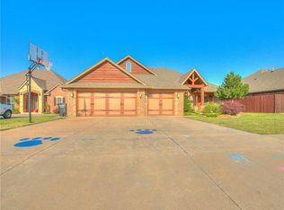 3321 Windmill Rd, Moore, OK 73165