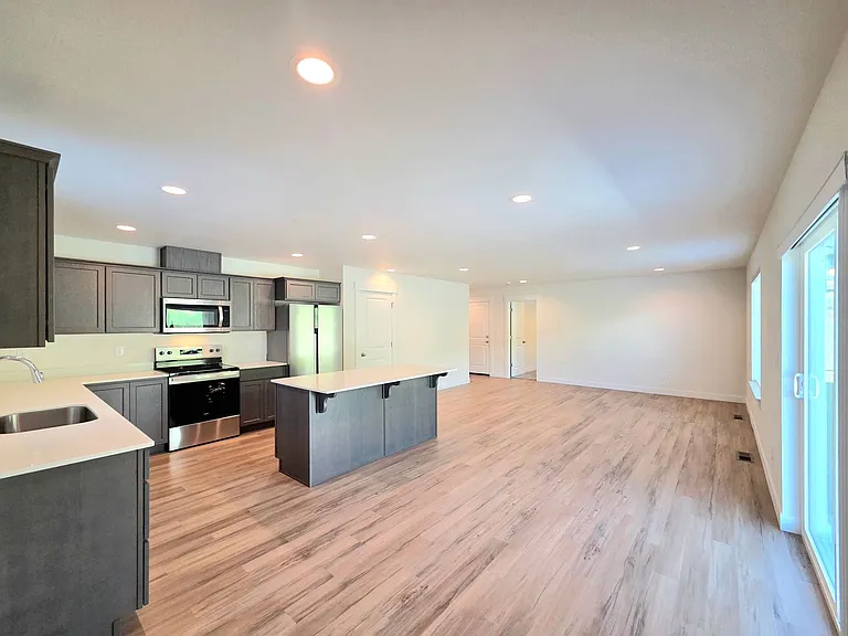 319 S Nevada Ave — Photo 3